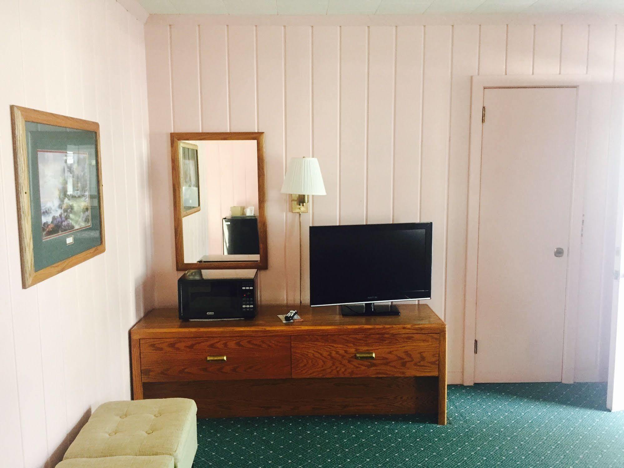 Rainbow Motel 맥키노 시티 외부 사진
